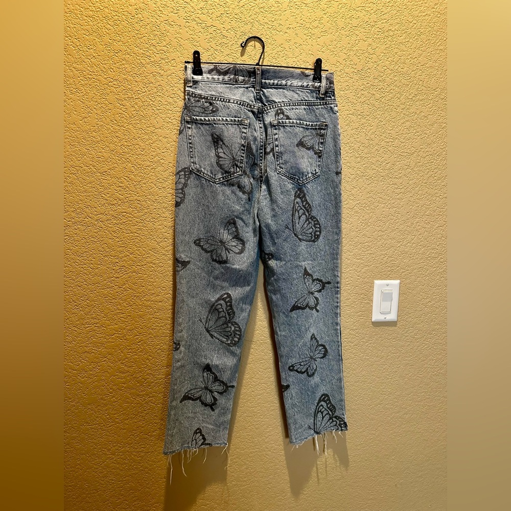 Butterfly Print Blue Jeans - Picture 4 of 6